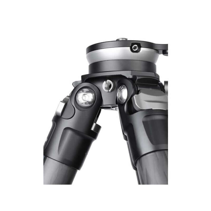 Close-up of Hunter tripod LS-284CEX + PCL-52 joint showcasing stability and lightweight design for outdoor use.