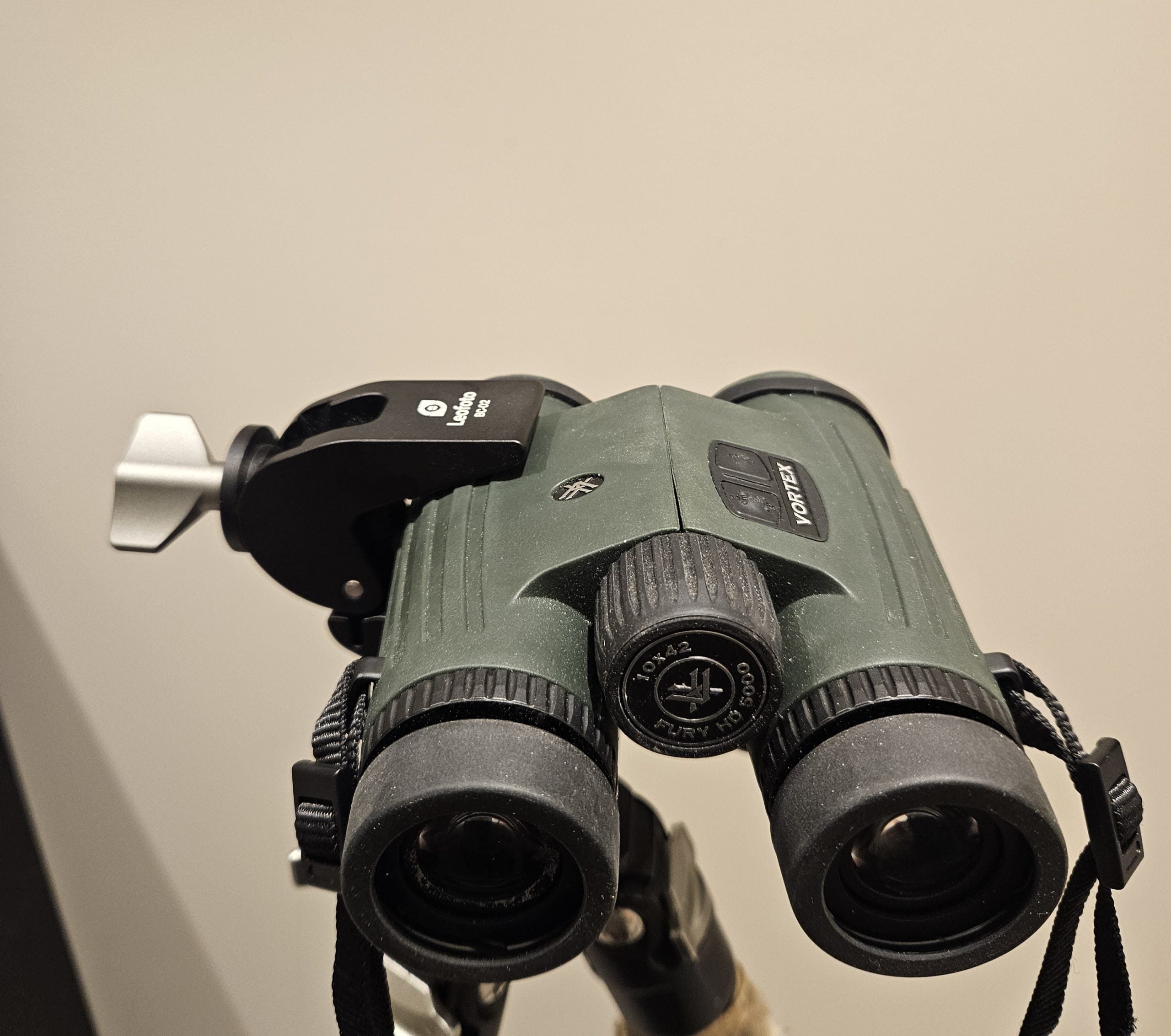 Leofoto BC-02 binocular adapter mounted on binoculars for stable observation.